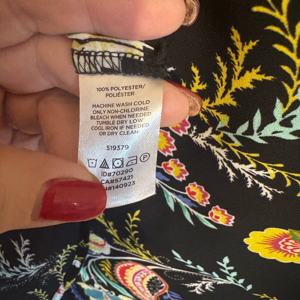 STUNNING!! Ann Taylor Loft Black Floral Blouse SMALL #N - Picture 9 of 9